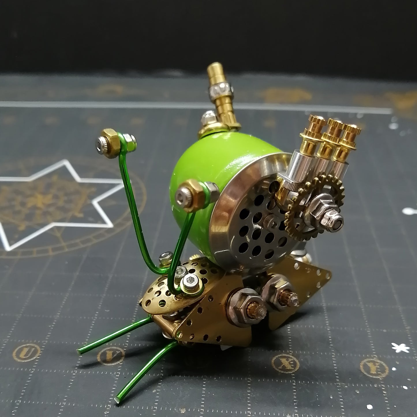 Green Snail Model, Metal Craft Puzzle for Relax & Tabletop Decor, Perfect Gift Idea, Handmade, Assembly